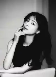 35岁的她是全台湾男人心中最正的妹,钢骨玉女本人
