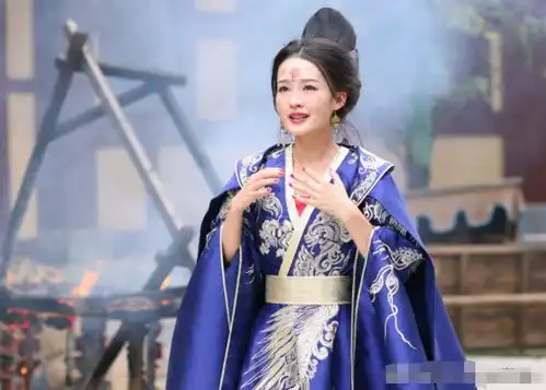 比绝望的文盲更无知的,是绝望的科班演员
