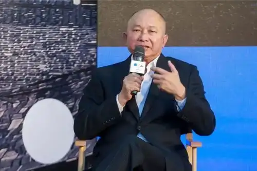 这画风范冰冰李晨平遥电影展狂秀恩爱场外男粉丝没见着范冰冰竟当街撒泼打滚脱衣服
