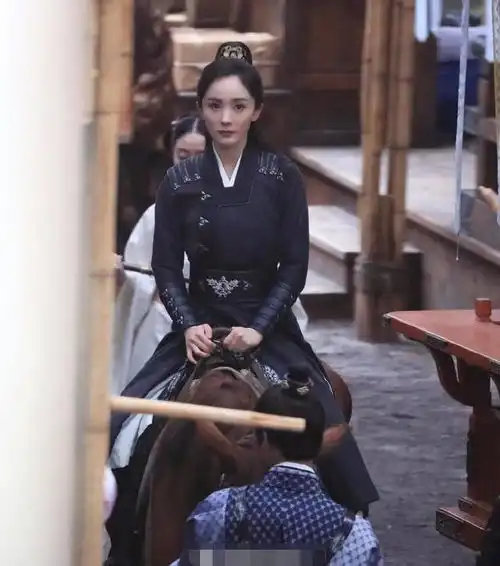 密室大逃脱ii热播,斛珠夫人在拍,杨幂迎来第二春
