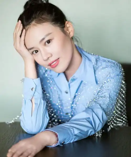 马思纯太有心机,穿靴子故意往下扯一点,没想到意外凸显大长腿