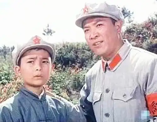 他是闪闪的红星潘冬子的扮演者,如今家庭美满,享正师级待遇
