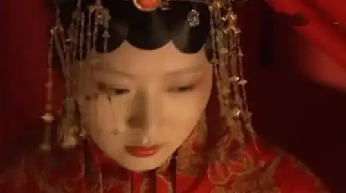 这演技这颜值,要是一门心思搞事业,她早就跻身一线了
