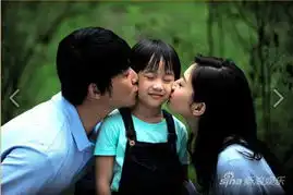 新妈妈曝捉迷藏剧照三口之家温馨