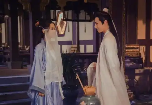 罗云熙近照瘦到颧骨突出,颜值再高瘦过头也不好看
