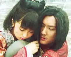 杨幂高中毕业旧作曝光冯绍峰造型雷人