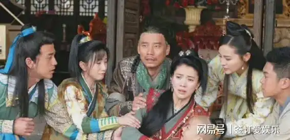 回忆杀袁咏仪晒龙门镖局时隔8年重聚照,郭京飞夫妇也露面