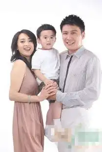 他曾靠摆地摊维生,和刘涛演情侣,娶了情深深雨蒙蒙第一美人
