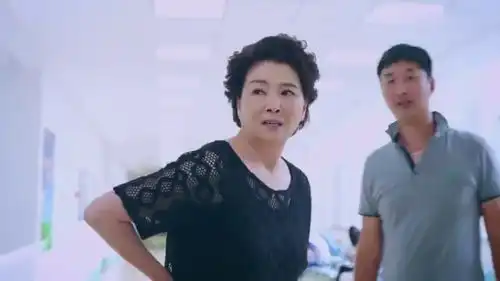 大嫁风尚母亲及时救人却被误会,女儿怒怼回去,说得太好了
