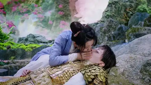 香蜜沉沉烬如霜邓伦化身凤凰与杨紫跨界虐恋,迪丽热巴吃醋了
