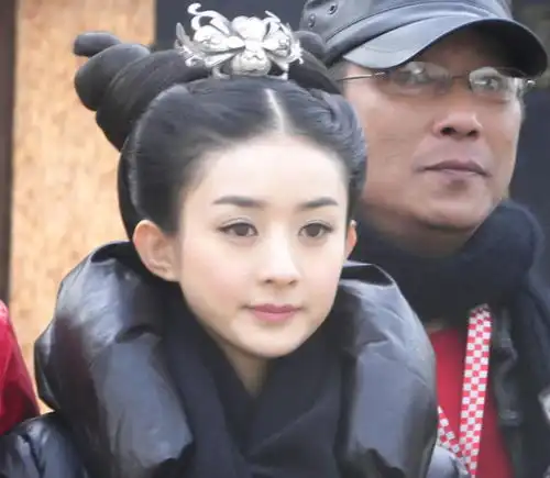 赵丽颖7年前开机照被疯传,去掉了十级滤镜后,这颜值过于真实了
