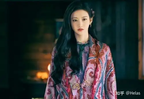 景甜饰演的司藤大热,景甜又火了,造型太美让很多博主模仿
