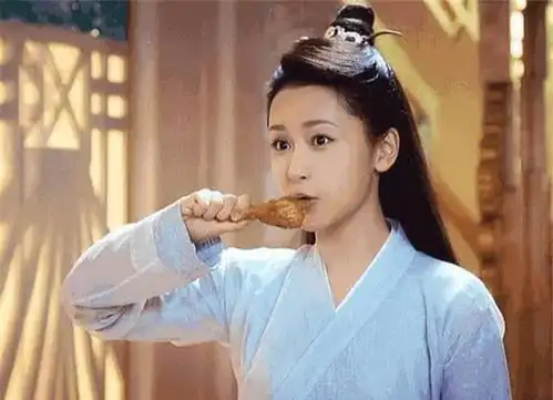 剧照中鼻子露出线头,杨紫自曝因减肥导致脸僵,不满被网友说整容
