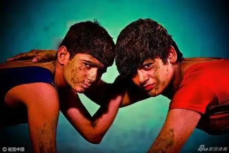 麻辣老爸摔出来评印度电影摔跤吧爸爸