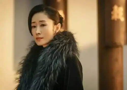 和靳东同岁,只比王凯大6岁,却老演大妈角色,后来40岁突然走红刘敏涛
