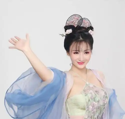 柳岩她是娱乐圈里的女神魅力四射,为何一直单身,大家怎么看