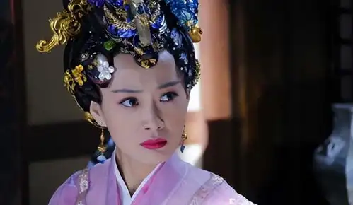 14岁上春晚,改名4次都没红,前男友花9亿娶了李小冉
