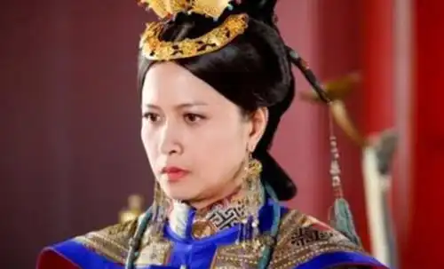 她是大清皇后当中,唯一废除后位之后,被父亲葬在草原中的女子
