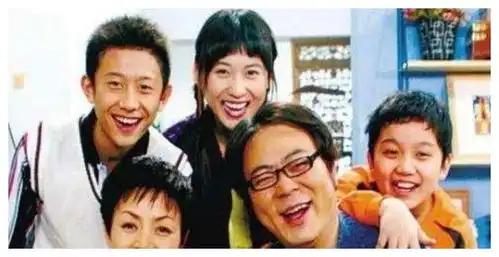 她靠父亲关系挤走杨紫,今家有儿女成员重聚,却不见她的身影
