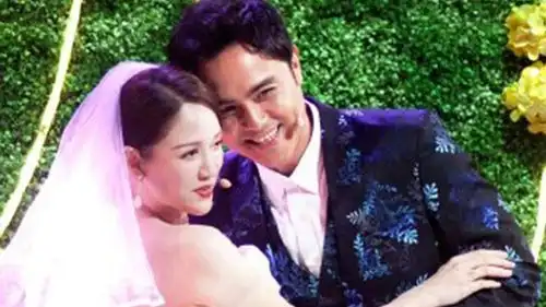 陈乔恩穿婚纱牵手明道,经典再现王子变青蛙,深情对视超甜