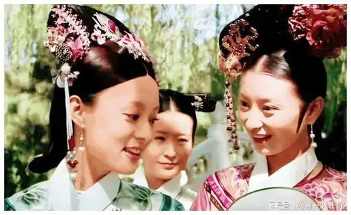 甄嬛传剧组团建,蔡少芬老了,温太医最会保养,三位重要人物没来
