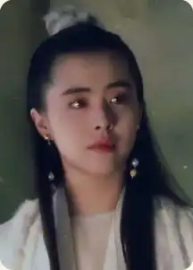 王祖贤早年剧照流出,意外发现她身边的小龙套,竟是天王巨星的他