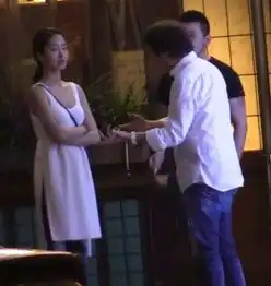 刘亦菲干爹恋小30岁冯女郎当街热吻后同回神仙