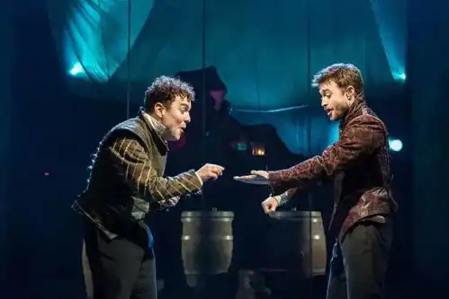 我曾是哈利波特,但现在我在哈姆雷特手下领便当
