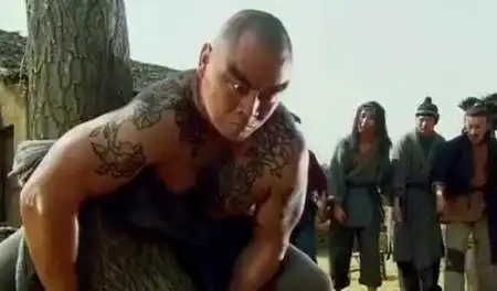 历史上5位大力士,第三名把参天大树连根拔起,第一名成神话人物