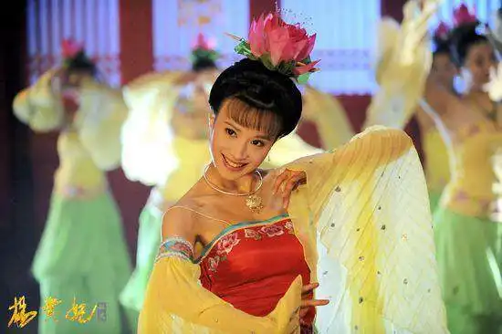 古代青楼大门一上联一双玉臂千人枕,乾隆一下联,千古绝对
