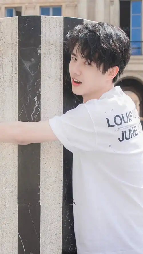 壁纸刘昊然藏不住对你的怦然心动