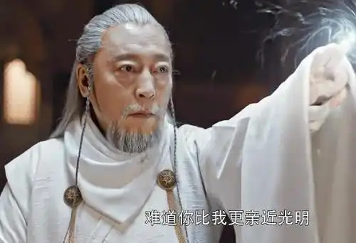 将夜卫光明和颜瑟决战时,二师兄君陌和他们的实力对比如何
