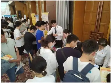 五大承诺强品质我爱我家积极参与毕业季租房服务进校园
