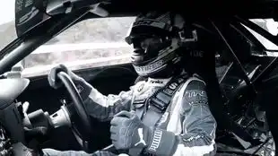 这个61岁老头是头文字d藤原拓海原型,真正的漂移之王