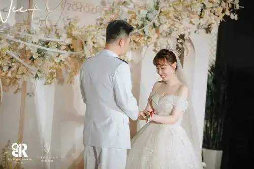 高雅温柔的香槟色婚礼,搭配设计简单干净,素锦年华中的怦然心动