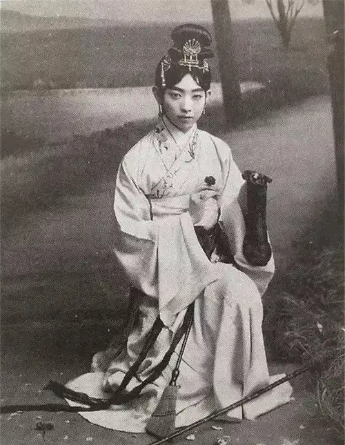 梅兰芳的二夫人福芝芳真的美吗看了照片后感叹她简直惊艳了时光