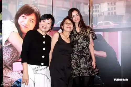 高清图轩尼诗揭幕香港电影节汤唯素雅亮相