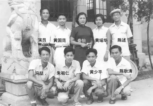 39张老照片阅尽冯喆短暂一生多张照片令人心痛大明星49岁去世