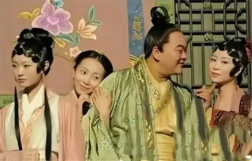 87版红楼梦薛蟠颜值被低估,贾琏比原著形象更加英俊
