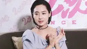 黄贯中女儿眼神灵动演唱会上台送花,网友大赞有紫霞仙子的影子