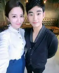 金秀贤与中国美女主持亲密合影引粉丝羡慕图