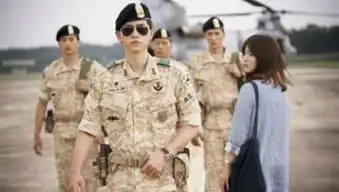 宋仲基太阳的后裔实力撩妹男星军装造型谁最帅
