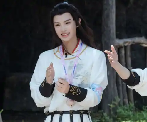 密逃古装剧照邓伦化身翩翩公子,杨幂娇俏少女感太心动了
