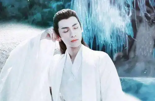 有机会超越胡歌的8大男星,肖战罗云熙上榜,任嘉伦最被看好
