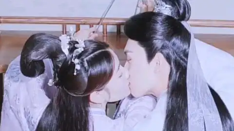 双世宠妃1吻戏合集
