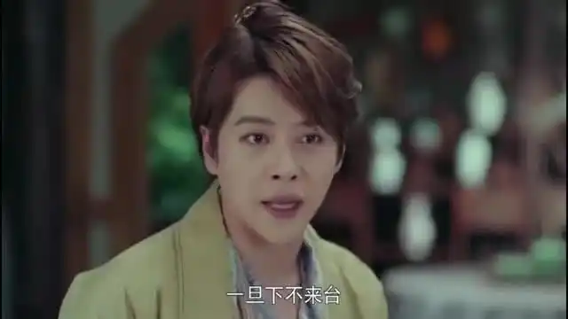 夜天子花县令看到雅夫人的蓝草图和裙角,断定雅夫人在这里
