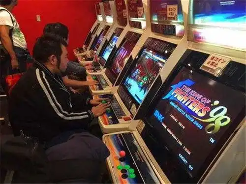 上海最后的街机厅有人不远千里打飞的赶来,玩家都是中年人
