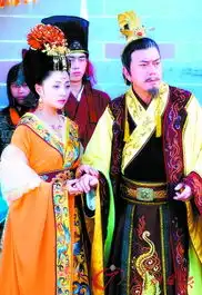 杨贵妃台词玩时尚裸奔蹭饭吃惹争议

