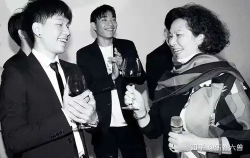 陈坤儿子18岁生日照曝光,与周迅合照显man,与陈坤合照变baby
