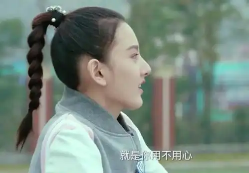 同样的年龄,关晓彤忙着约见芭莎主编,宋祖儿却早就成为时尚新宠